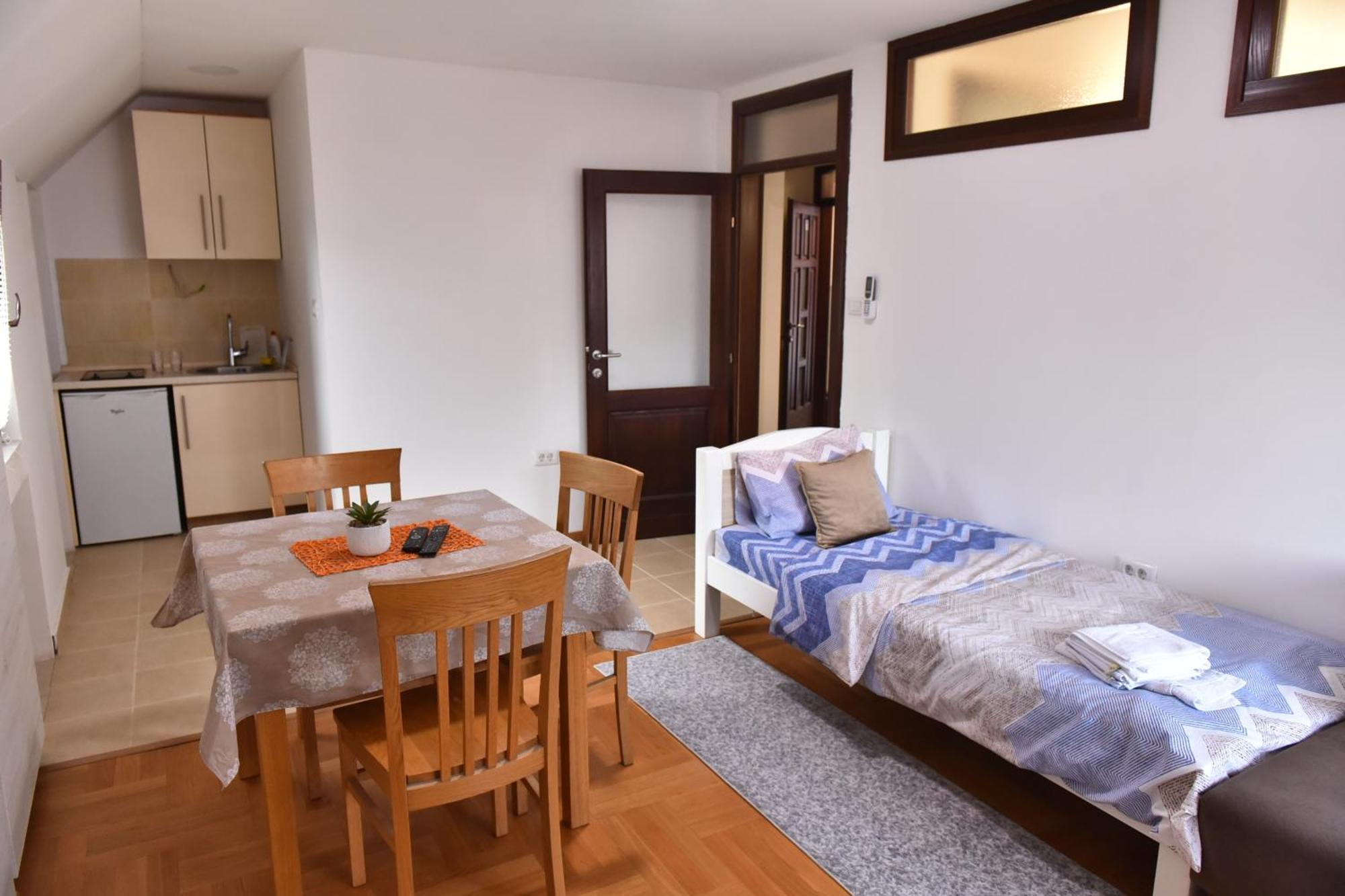 Apartments Ravno Plužine Oda fotoğraf
